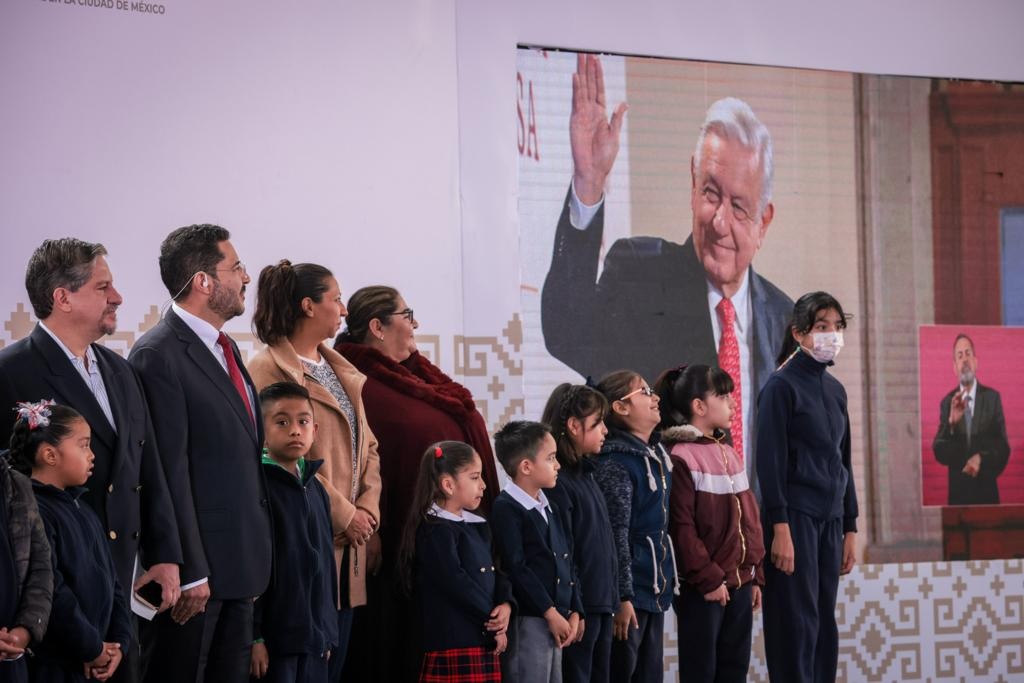 Entregan en CDMX 4 millones de libros gratuitos