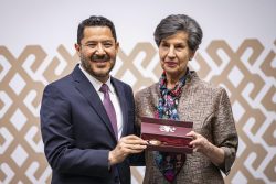 Batres esperará resultado de encuesta el 6 de septiembre