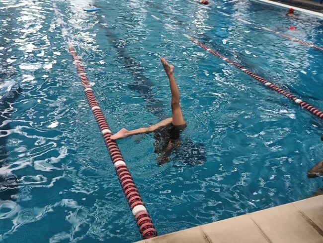 Inician clases de natación artística en Coyoacán