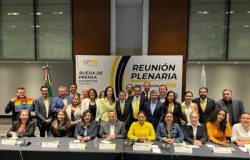 El alcalde de Coyoacán, Giovani Gutiérrez, refuerza sus alianzas políticas y tiene claros sus orígenes. Por eso, hace unos días no vaciló en asistir y estar en primera fila en la reunión Plenaria de los diputados del PRD en el Congreso de la Ciudad de México. FOTO: Giovani Gutiérrez