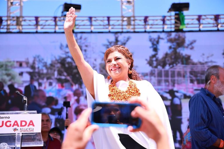 Aunque formalmente el Instituto Electoral de la Ciudad de México (IECM) estableció que los procesos internos para la Jefatura de Gobierno comienzan el próximo 5 de noviembre, en Morena ya traen prisa y se adelantaron, aunque no tanto como en el caso de Claudia Sheinbaum. FOTO: X / Clara Brugada