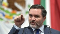 Desde el Congreso de la Ciudad de México, y tras la publicación periodística que el móvil del atentado contra el periodista Ciro Gómez Leyva pudo ser político, el coordinador panista, Federico Döring, se lanzó contra la Fiscalía capitalina. FOTO: Congreso CDMX