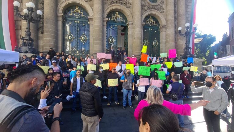 Este jueves, un grupo de manifestantes protestó afuera del recinto de Donceles y Allende, cuyo acceso bloqueó por espacio de una hora, con gritos al unísono de “¡Fuera Godoy!, ¡fuera Godoy!”. FOTO: PAN Congreso CDMX