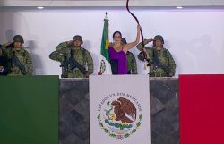 En un ambiente de fiesta y, sobre todo, nacionalista, alrededor de 8 mil vecinas y vecinos de la alcaldía presenciaron la ceremonia del 213 aniversario del Grito de Independencia y lanzaron vivas a los héroes que nos dieron patria.