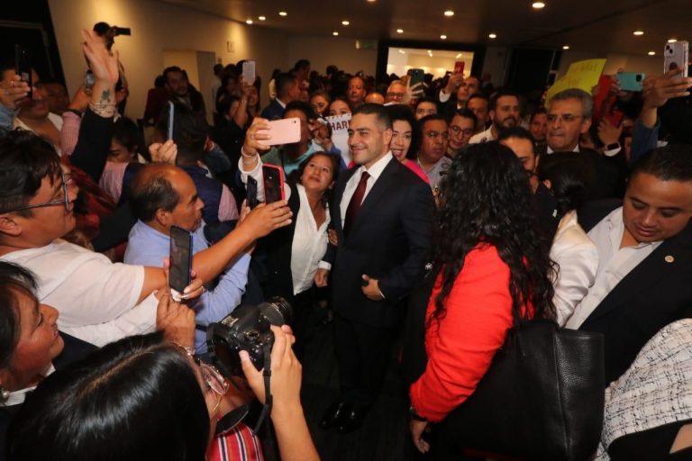 Como Miguel Ángel Mancera y Enrique Peña en 2012, hoy Omar García Harfuch es el ‘rockstar’ del momento en la política en la Ciudad de México. FOTO: Especial