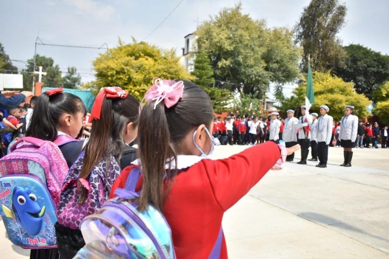 Berenice Hernández Calderón, alcaldesa de Tláhuac, entregó la escuela primaria “Principado de Mónaco”, en el pueblo de San Francisco Tlaltenco, la cual había sufrido daños tras el sismo del 19 de septiembre de 2017.