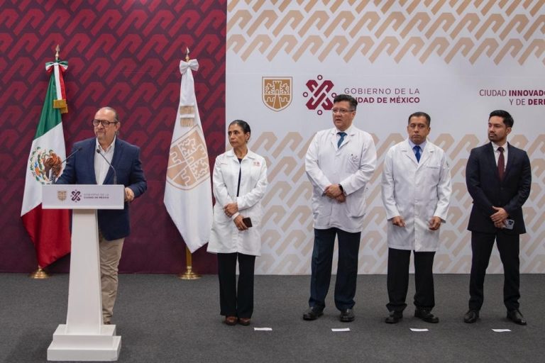 Después de que en algunos momentos se les salió de control político y devino en riesgo de conflicto, a grado que tuvieron que utilizar a la fuerza pública para contener manifestaciones de médicos, el Gobierno de la Ciudad de México informó que la primera fase de transición al IMSS – Bienestar tiene un avance del 98% de los trabajadores de la salud, por lo que a partir del próximo 1 de septiembre comenzarán las mejoras laborales.