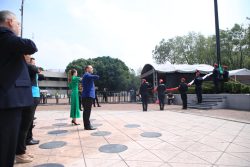 En el marco del CCXIII Aniversario de la Independencia de México, el alcalde Santiago Taboada encabezó el izamiento de Bandera en la explanada de la Alcaldía Benito Juárez. FOTO: X / Alcaldía Benito Juárez