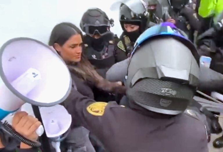 Tal parece que las autoridades de la CDMX andan nervios as por la posibilidad de que no se ratifique a Ernestina Godoy al frente de la Fiscalía, y por eso cometen errores fundamentales, de esos que en política son costosos, y en ciertas coyunturas peor. FOTO: X / Alessandra Rojo de la Vega