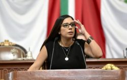 Si no están haciendo nada malo, como para qué los integrantes del Consejo Judicial Ciudadano se escondieron de la gente para sesionar y aprobar en lo oscurito su decisión de solicitarle al jefe de Gobierno de la Ciudad de México, Martí Batres, la ratificación por cuatro años más de Ernestina Godoy. FOTO: X / Luisa Gutiérrez