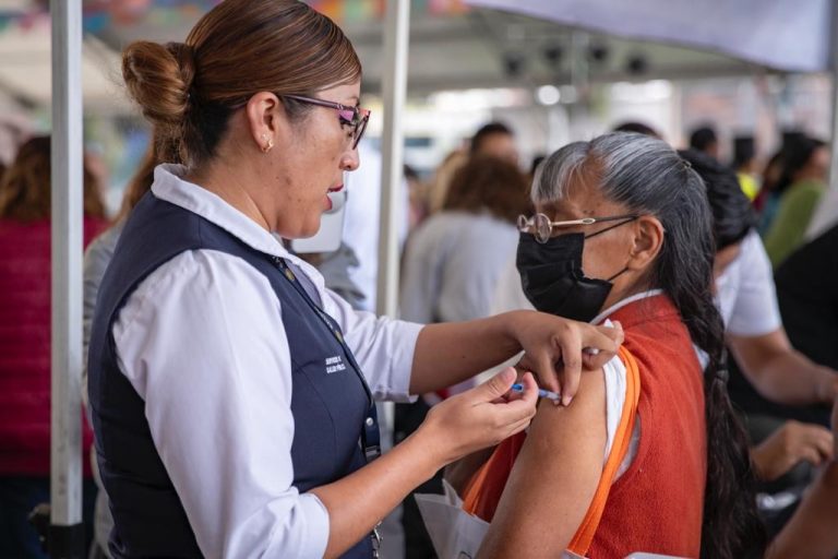 Finalmente, el jefe de Gobierno, Martí Batres, no puso el buen ejemplo a la población de inocularse contra el covid 19 con el fármaco Abdala, producido en Cuba. FOTO: GCDMX