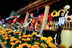 “Quiero pedirles que guardemos un minuto de silencio por quienes perdieron la vida a causa del paso del huracán Otis en el estado de Guerrero y en memoria de nuestros hermanos en Acapulco, así como en solidaridad con quienes viven estos momentos difíciles”, dijo el Alcalde Giovani Gutiérrez. FOTOS: Especial / CDMX