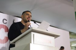 El viernes, Omar García Harfuch tuvo que cancelar un “encuentro con militantes y simpatizantes” en San Juan Tlihuaca, Azcapotzalco, para el cual habían convocado a periodistas. Según algunos legisladores de Morena, el evento lo tuvo que suspender porque no las trae todas consigo en las bases del partido. FOTO: Campaña Harfuch