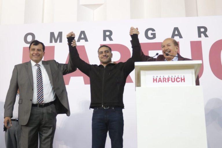 En segunda visita a la Alcaldía Iztacalco en menos de una semana, el aspirante de Morena a la candidatura para la Jefatura de Gobierno, Omar García Harfuch, hizo un llamado a la unidad para escribir la “nueva etapa” de la Ciudad de México, bajo los ideales y visión del presidente Andrés Manuel López Obrador y de Claudia Sheinbaum. FOTO: X / Armando Quintero