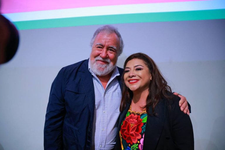 El subsecretario de Gobernación y ex jefe de Gobierno del Distrito Federal, Alejandro Encinas, anunció este lunes su respaldo a las aspiraciones de Clara Brugada por la candidatura a la Jefatura de Gobierno de la capital del país, al reunirse con ella, durante el encuentro con los Constituyentes de 2017 en el Museo Memoria y Tolerancia. FOTO: campaña Clara Brugada