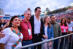 La aspirante a la candidatura de Morena para la Jefatura de Gobierno de la Ciudad de México, Clara Brugada expresó su respaldo a la virtual abanderada presidencial Claudia Sheinbaum, quien prefirió no salir a hablar ante tan poquita gente. FOTO: X / Clara Brugada