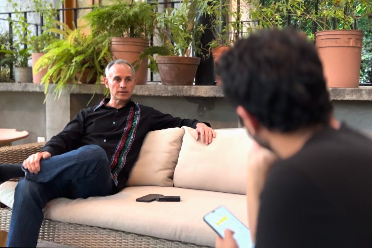 El aspirante a la candidatura de Morena para la Jefatura de Gobierno en la elección del 2024 Hugo López-Gatell emitió el primer capítulo de su miniserie a través de las redes sociales. FOTO: X / López Gatell