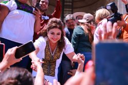 Diputados locales del PAN acusaron que por instrucciones de la Jefatura de Gobierno de la CDMX, funcionarios de esta administración operan a favor de Clara Brugada, alcaldesa de Iztapalapa con licencia, que busca ser la abanderada de Morena a la Jefatura de Gobierno de la capital del país. FOTO: Campaña Clara Brugada