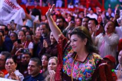 Se estima que en unos dos días más, la ahora aspirante morenista pueda concretar ya su alianza, tanto con el Partido Verde como también con el Partido del Trabajo. FOTO: Especial
