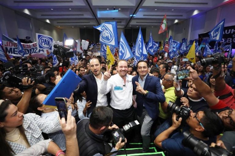 Cortés expuso que el proceso interno que se registró y se llevó a cabo tenía que generar consenso con los tres partidos políticos y “quien definimos que entrara a campaña por unanimidad fue Santiago Taboada". FOTO: X / Marko Cortés