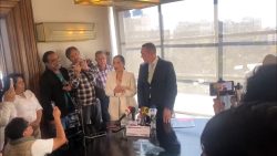 La alcaldesa en Cuauhtémoc Sandra Cuevas dijo que le puso “pausa” a su relación con la alianza “Va X la Ciudad de México”, conformada por el PRI, PAN y PRD, éste último que la postuló en 2021 para el cargo que hoy ostenta y hacia 2024 acordaron no darle candidatura alguna. FOTO: FOTO: Video X / Sandra Cuevas