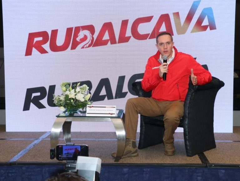 “Seré el constructor de una nueva democracia en la Ciudad de México. Sumaré a quienes no se sientan afines a colores partidarios porque este proyecto tiene las puertas abiertas para todos”, expresó Rubalcava Suarez. FOTO: Campaña Rubalcava