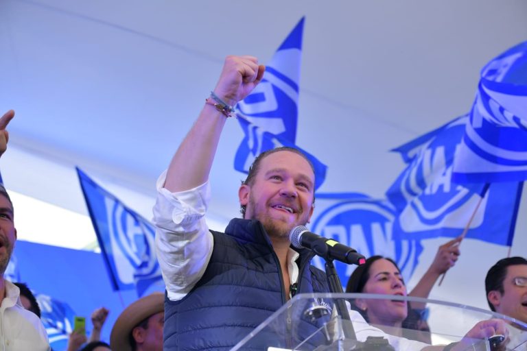 Taboada precisó que las dirigencias le informaron que esta decisión fue para no esperar hasta enero para definir la candidatura, debido a que en Morena ya se había ungido a Clara Brugada como su candidata. FOTO: X / Taboada