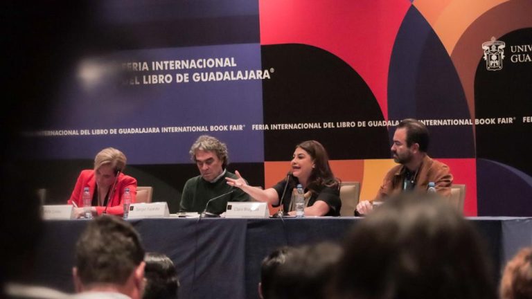 La precandidata única de Morena para la Jefatura de Gobierno, Clara Brugada participó como panelista en el Encuentro Internacional de Gobierno y Sociedad Civil, organizado por la Feria Internacional del Libro de Guadalajara 2023. FOTO: Campaña Brugada