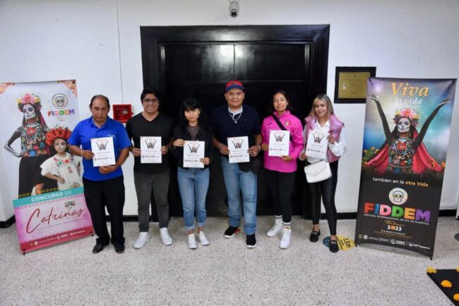 Alcaldesa en Tláhuac premia a ganadores de Concurso Fotográfico de Catrinas