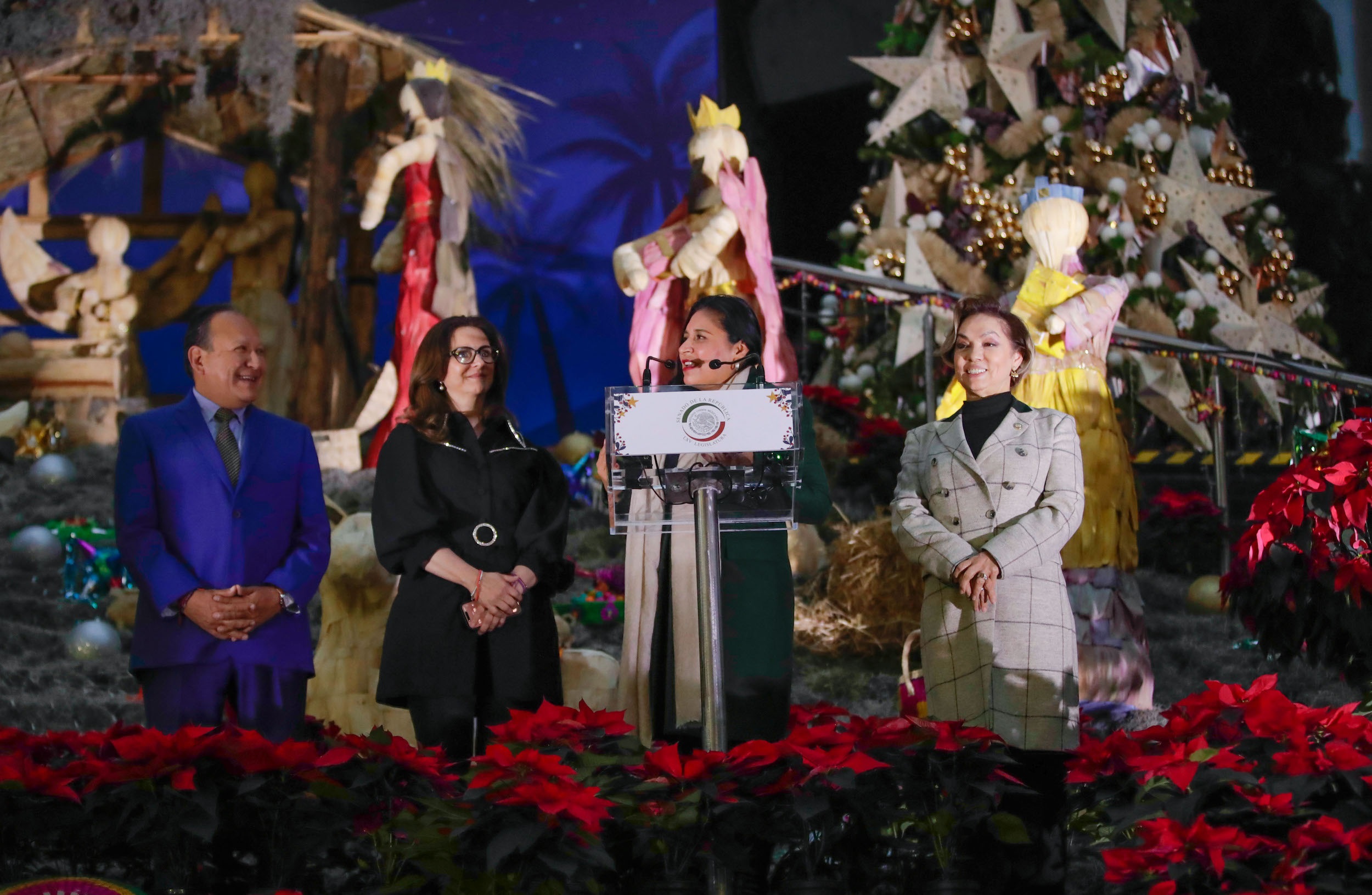 Encienden árbol navideño del Senado de la República Encienden árbol navideño del Senado de la República
