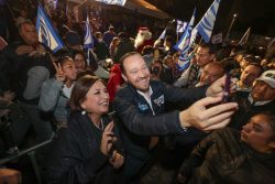 Santiago Taboada, precandidato a la Jefatura de Gobierno de la coalición Va por la Ciudad de México, en las giras que ha realizado en las últimas semanas por todas las Alcaldías ha reiterado su planteamiento sobre la necesidad de “pacificar” la capital del país, pues ha presentado cifras de lo elevado de los índices de violencia que se enfrentan.