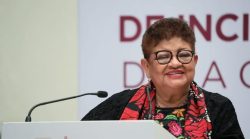 No parece haber duda de que el presidente López Obrador ya lo aceptó: Ernestina Godoy no va a ser ratificada por otros cuatro años al frente de la Fiscalía General de Justicia de la CDMX. Pero tampoco será ministra de la Suprema Corte de Justicia de la Nación. Eso sí, seguramente tendrá un alto cargo en el Gobierno de AMLO, incluso por qué no como consejera jurídica del Ejecutivo. FOTO: FGJCDMX
