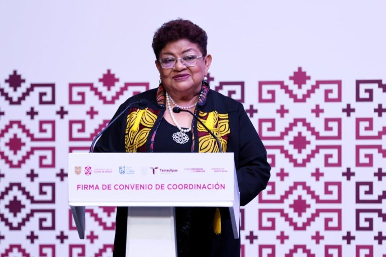 Ahora el plan es que se vote en el Pleno el próximo miércoles 13 de diciembre el dictamen de ratificación de Ernestina Godoy al frente de la Fiscalía. Como se ha dicho, para aprobarlo, se requiere de las dos terceras partes de los diputados presentes en la sesión de que se trate. Para asegurarlo, Morena debería conseguir el apoyo de 44 de los 66 legisladores que conforman el Congreso. FOTO: Fiscalía CDMX