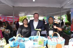 Asimismo, Quijano señaló que las taquerías asistentes participan en el concurso “El mejor Taco del Rumbo” y el jurado serán los propios visitantes a quienes se les entrega una cédula para que elijan al que más haya gustado y se premiará a las 3 mejores taquerías.