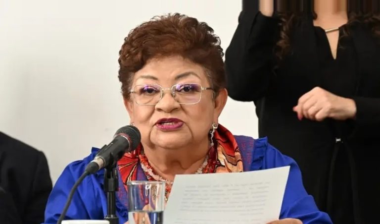 Si todos los diputados de oposición del PAN, PRI, PRD y MC en el Congreso de la Ciudad de México cumplen su palabra que han hecho pública, frenarán la ratificación por cuatro años más de Ernestina Godoy al frente de la Fiscalía General de Justicia de la Ciudad de México. FOTO: FGJCDMX