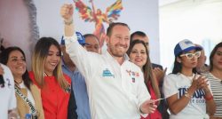 El precandidato de la coalición Va por la Ciudad de México” a la Jefatura de Gobierno, Santiago Taboada aseveró ante militantes y simpatizantes en la Alcaldía Iztacalco que llegará caminando de dicha demarcación territorial al Zócalo capitalino en el 2024, para su toma de protesta. FOTO: Campaña Taboada