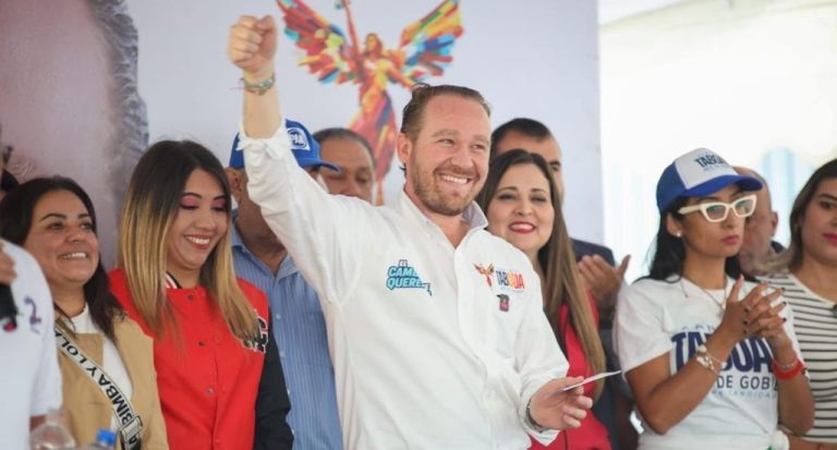 El precandidato de la coalición Va por la Ciudad de México” a la Jefatura de Gobierno, Santiago Taboada aseveró ante militantes y simpatizantes en la Alcaldía Iztacalco que llegará caminando de dicha demarcación territorial al Zócalo capitalino en el 2024, para su toma de protesta. FOTO: Campaña Taboada