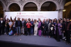 El Gobierno capitalino derogó el Artículo 159 del Código Penal para el Distrito Federal, por el que se tipificaba como delito la posibilidad de transmitir el Virus de Inmunodeficiencia Humana (VIH) y planteaba la pena de tres meses hasta diez años de prisión a quien lo cometiera, así lo dio a conocer Martí Batres, jefe de Gobierno de la Ciudad de México. Foto: X / Martí Batres