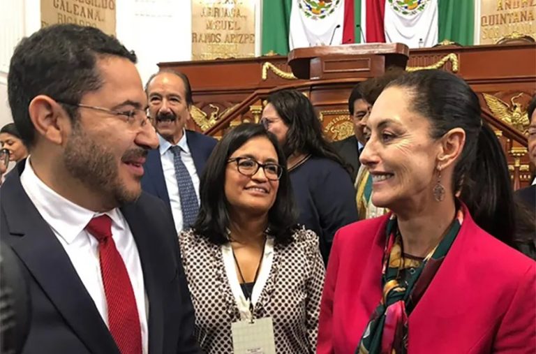 En esta lucha de egos y ganas de demostrar que es mejor jefe de Gobierno de lo que fue Claudia Sheinbaum, Martí Batres se comprometió a que antes de terminar este mes estará reabierta en su totalidad la Línea 12 del Metro, en donde el tramo que se desplomó el 3 de mayo de 2021, dejando como saldo 27 muertos y más de 100 heridos. FOTO: Archivo GCDMX