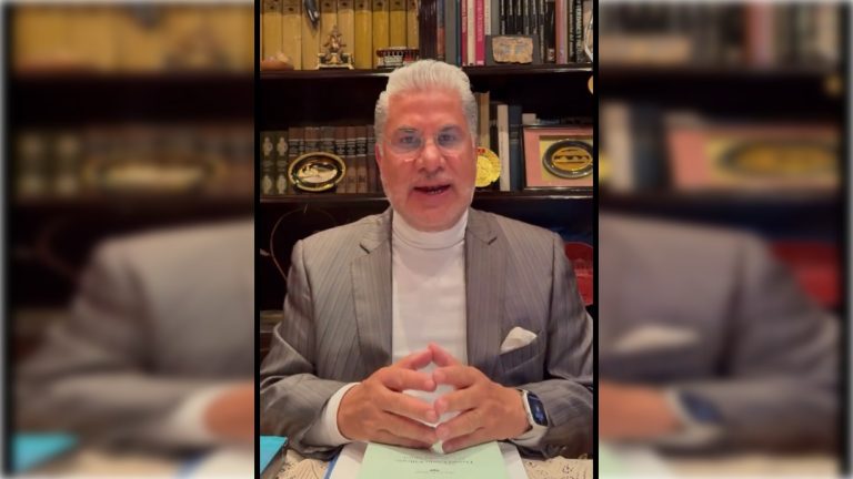 Senador suplente de Ricardo Monreal, ex secretario de Turismo de la CDMX y con una trayectoria política siempre muy cercana a la administración pública capitalina, Alejandro Rojas Díaz Durán se lanzó duro y directo contra el oficialismo, al anunciar este domingo a las 09:00 horas en redes sociales, su renuncia a Morena. FOTO: X / @rojasdiazduran