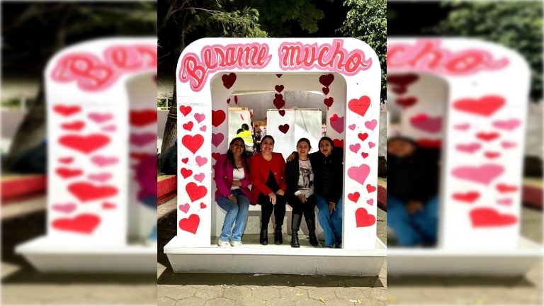 Este 14 de febrero en que se celebra el Día de San Valentín, una festividad plena de color flores, globos y regalos, inundará las calles de Tláhuac. La administración local en Tláhuac que encabeza Berenice Hernández Calderón, tiene preparados diversos eventos para que vivas este momento mágico en compañía de familiares y seres queridos.  FOTOS: Especial