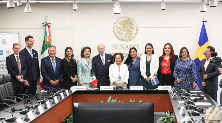 Con el objetivo de celebrar las excelentes relaciones entre México y Suecia, así como fortalecer los lazos bilaterales de amistad, el Senado de la República recibió la visita de los Reyes de Suecia, Carl XVI Gustaf y Silvia Renate. FOTO: Senado