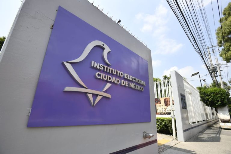 En el primer debate, que tendrá lugar el domingo 17 de marzo, a partir de las 20:00 horas y que moderarán Blanca Becerril y Víctor Hugo Michel, los temas a debatir serán: 1) Crecimiento, desarrollo económico y finanzas públicas y 2) Desarrollo Humano, Estado de Bienestar y Política Social. Foto: IECM