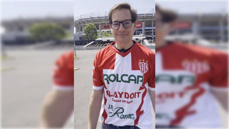 Ahora que Salomón Chertorivski dice que “una de sus grandes propuestas” (‘sic’) si gana la Jefatura de Gobierno es traerse de vuelta al Necaxa al Estadio Azteca, de verdad hay que creerle que lo hace de todo corazón, como fan de ese equipo. ¿Quién podría pensar que Chertorivski busca atraer votos con ese equipo? FOTO: Video Chertorivski