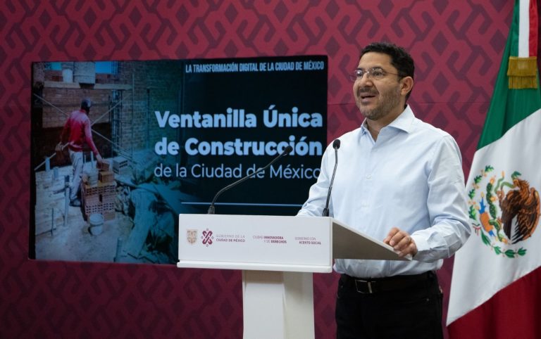 Luego de una serie de denuncias de que el gobierno de la Ciudad de México en el último tramo de Claudia Sheinbaum y lo que va de Martí Batres ha entregado licencias para construir casi de forma indiscriminada, la administración morenista presentó la Ventanilla Única de Construcción (VUC) de la CDMX, con lo que se intenta un mayor control sobre las construcciones en la capital. Foto: GCDMX