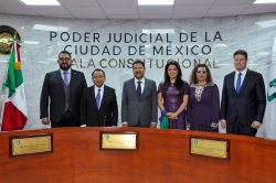 Después de que trabajadores de Participación Ciudadana se quitaran el chaleco guinda para sumarse a la campaña del aspirante opositor a la Jefatura de Gobierno, Santiago Taboada, el mandatario capitalino, Martí Batres, negó que esas personas pertenecieran a la Secretaría de Inclusión y Bienestar Social (Sibiso). Foto: GCDMX