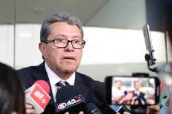 El senador Ricardo Monreal Ávila coincidió con el presidente de la República en que la transición en 2024 será tersa y tranquila ya que la violencia política no nublará el escenario electoral. “Todos tenemos que hacer votos porque no se rebase a la voluntad popular”, dijo. FOTO: Archivo