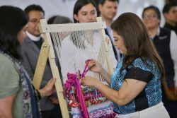“Queremos hacer de la ciudad la más defensora de los derechos humanos y una sociedad civil vigilante y exigente”, expresó Bugada en la firma del "Compromiso por la Paz". FOTO: Especial