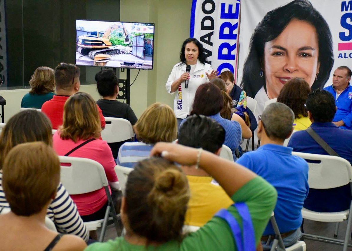 Margarita Saldaña reconoce en su día, la labor de maestros de Azcapotzalco