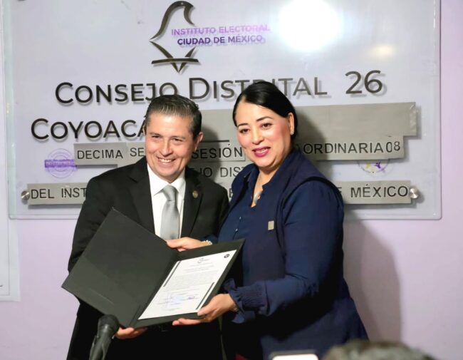 Recibe Giovani Gutiérrez Aguilar, constancia de mayoría como ganador de las elecciones en Coyoacán